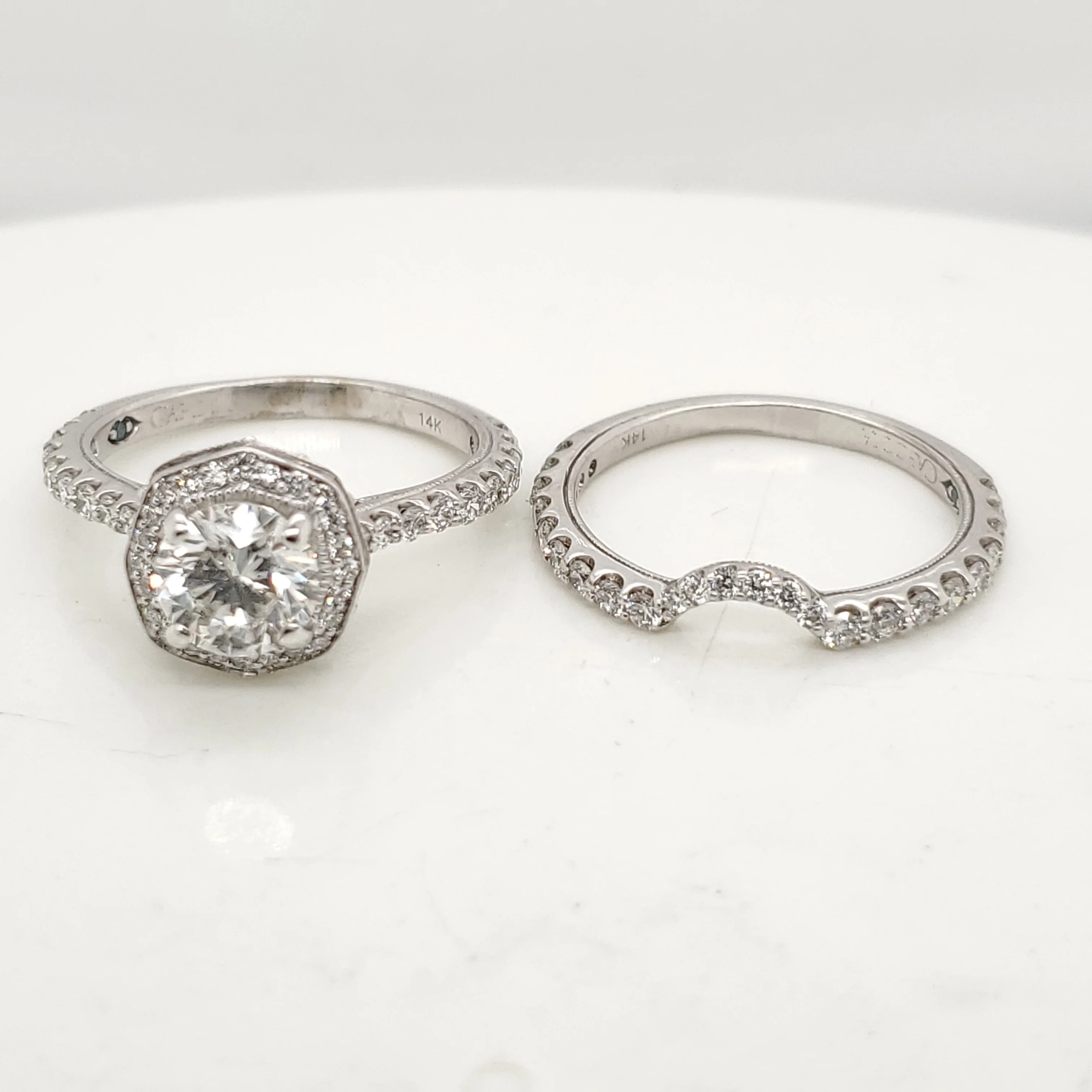 14kt White Gold 1.01 Carat Round Brilliant Cut Diamond Engagement Ring and Matching Band - Image 2