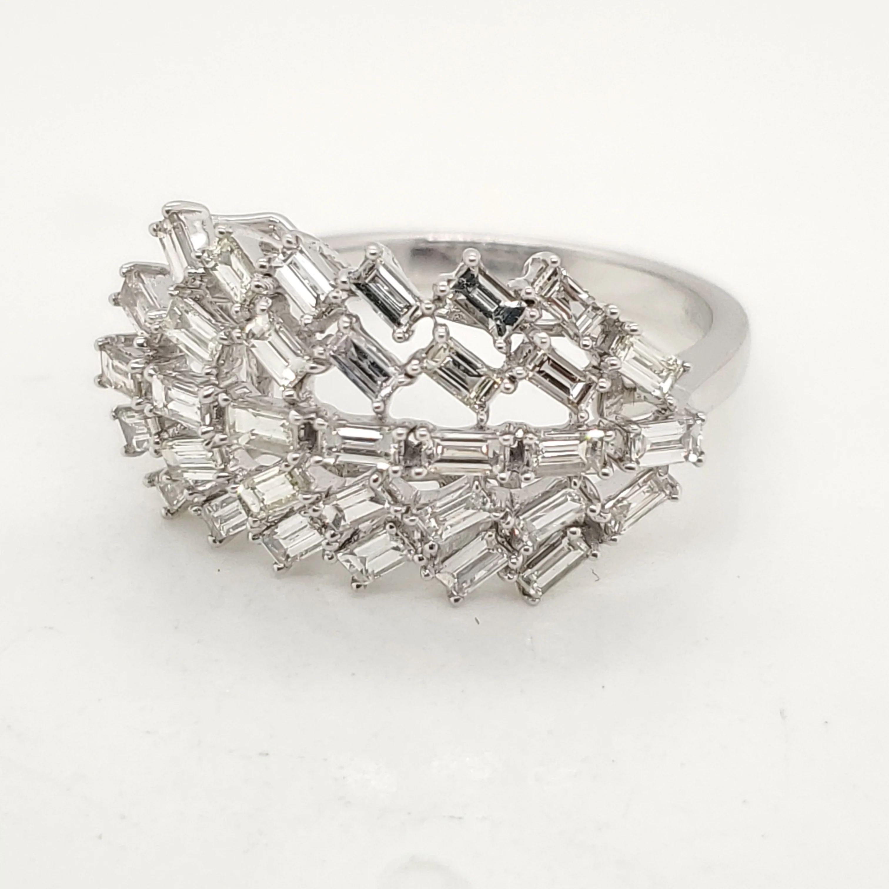 14kt White Gold Baguette Diamond Ring - Image 2