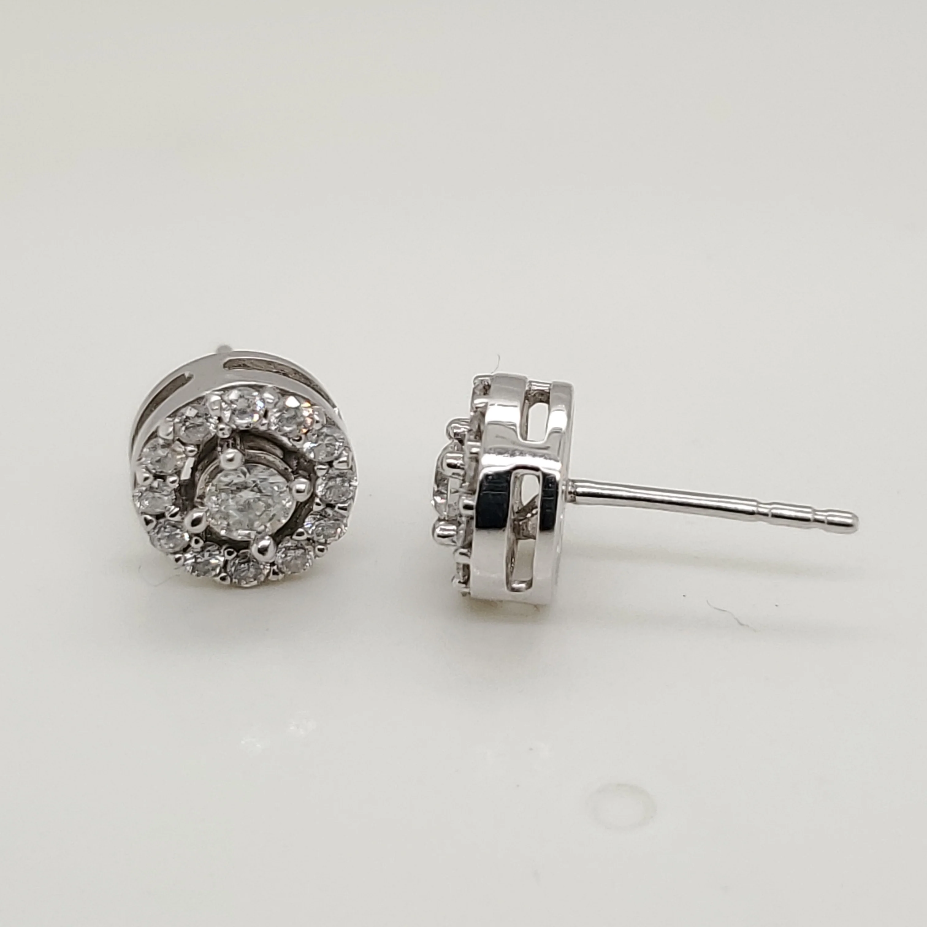 14kt White Gold Diamond Cluster Stud Earrings