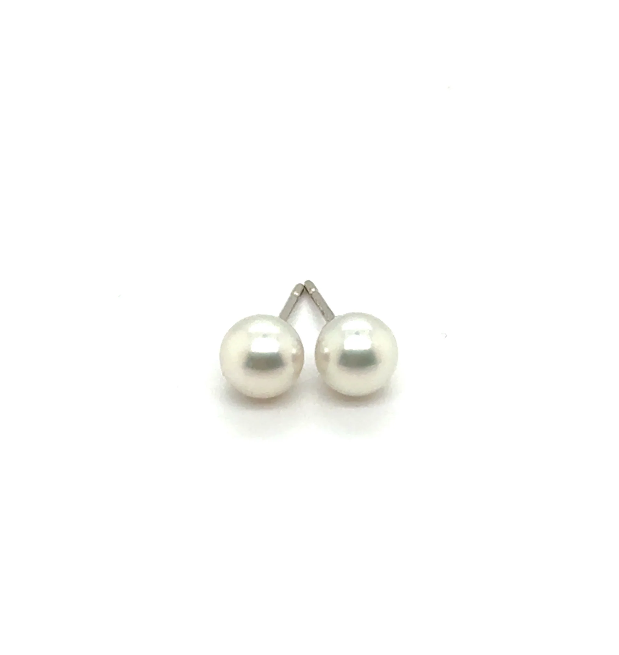 14kt White Gold Pearl Studs.