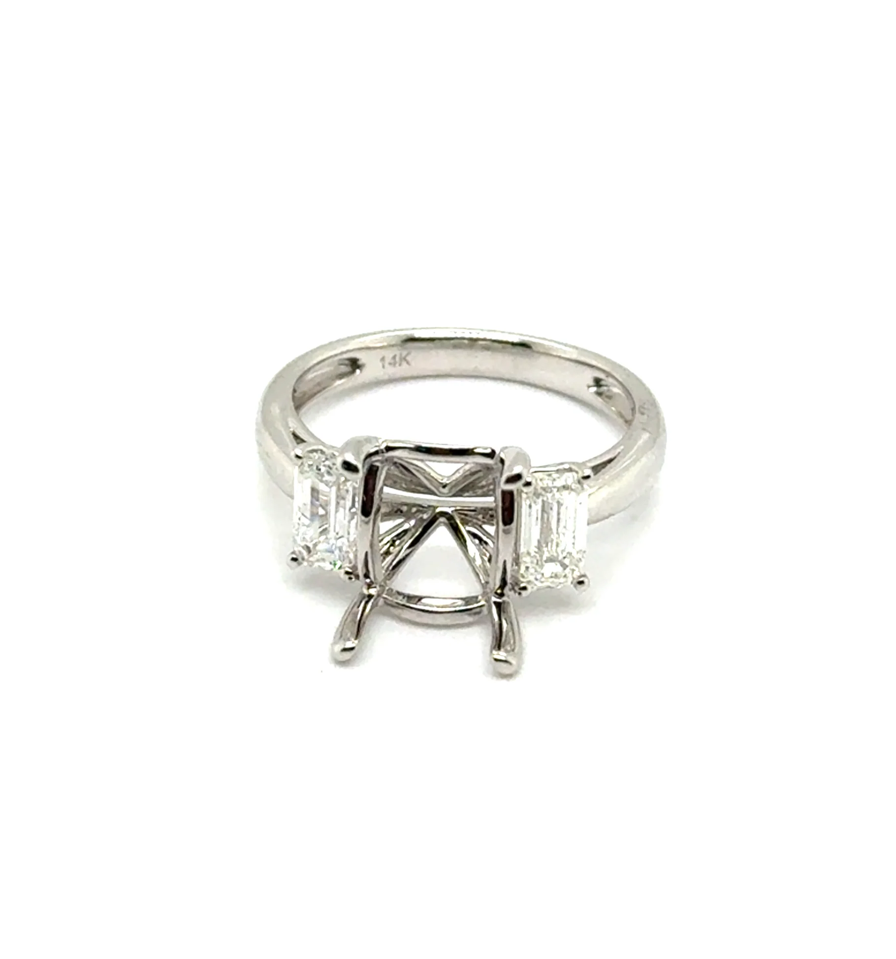 14kt White Gold Three Stone Emerald Diamond Mounting To Fit A 10x8mm Oval Center