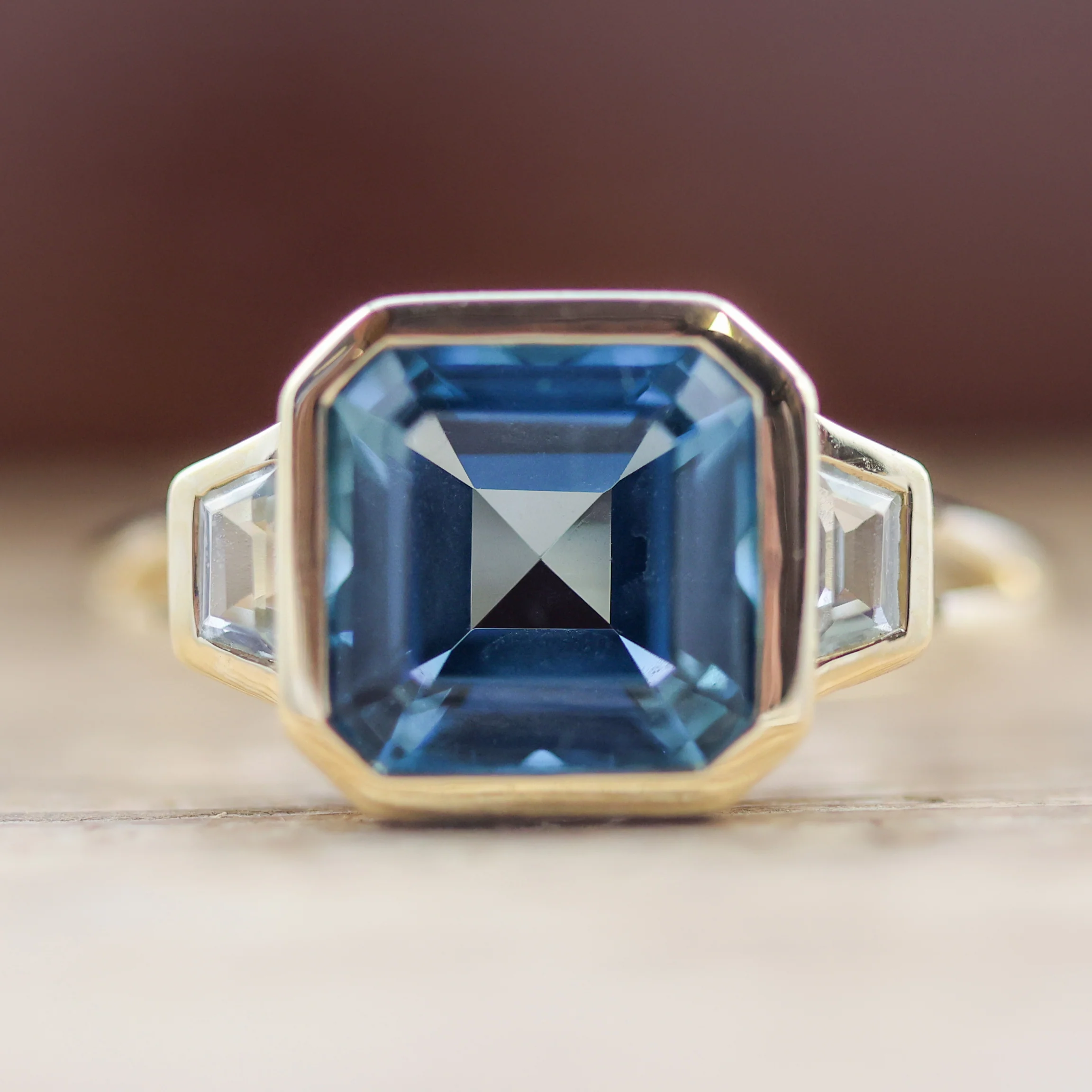 14kt Yellow Gold Blue Topaz Ring - Image 2