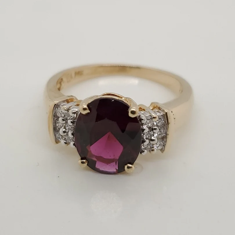 14kt Yellow Gold Oval Cut Garnet and Diamond Ring