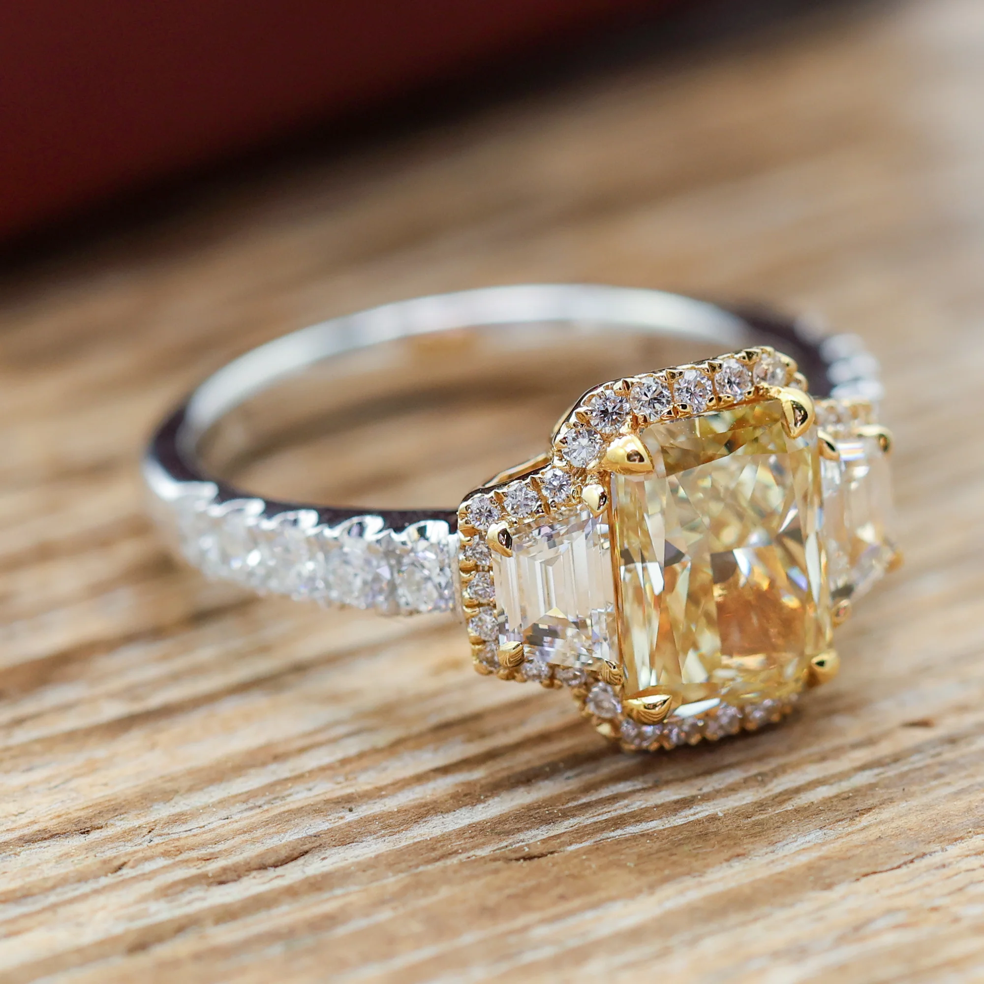 18kt White And Yellow Gold 2.07Ct GIA Fancy Yellow VVS1 Radiant Cut Diamond Ring - Image 4