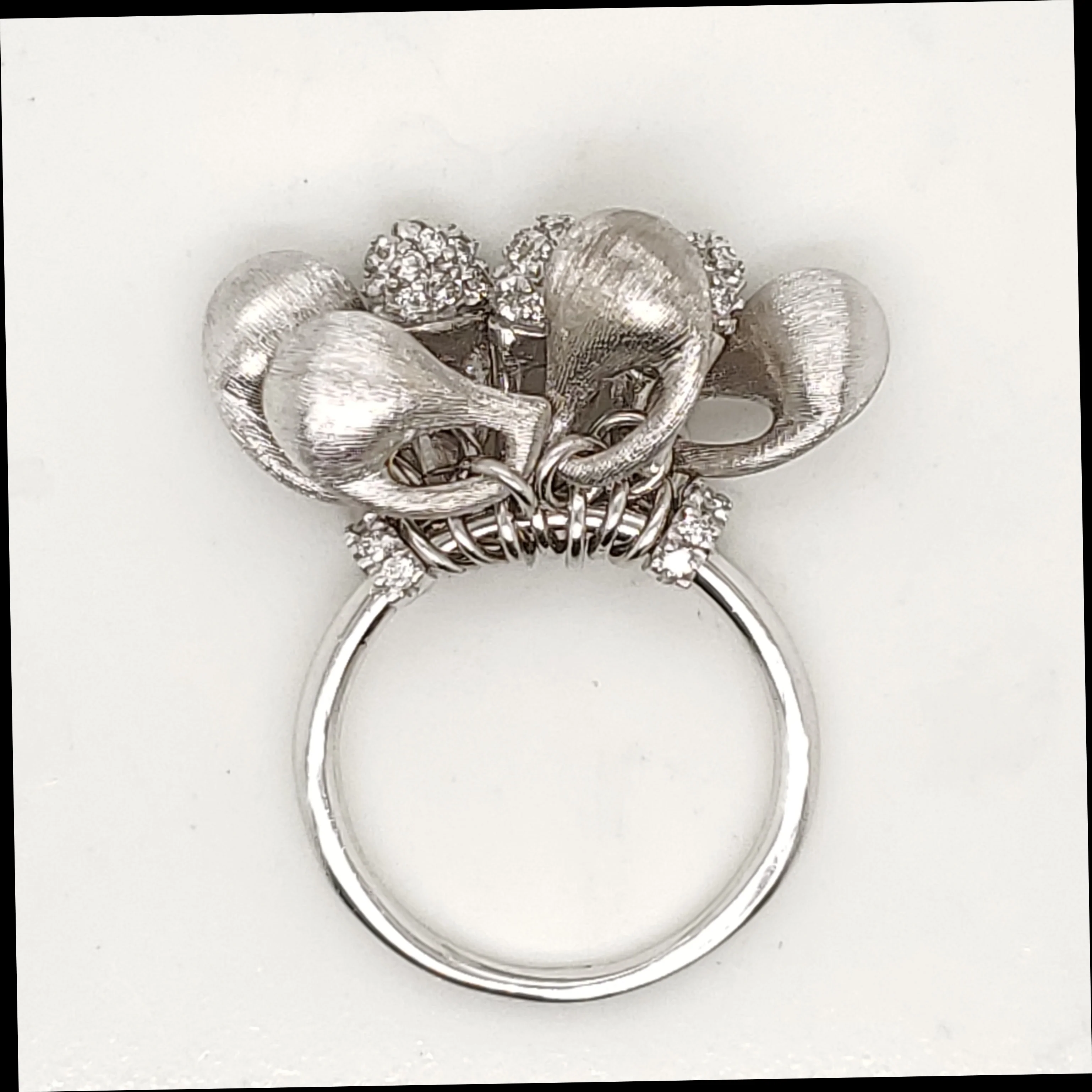 18kt White Gold Dangle Top Diamond Ring