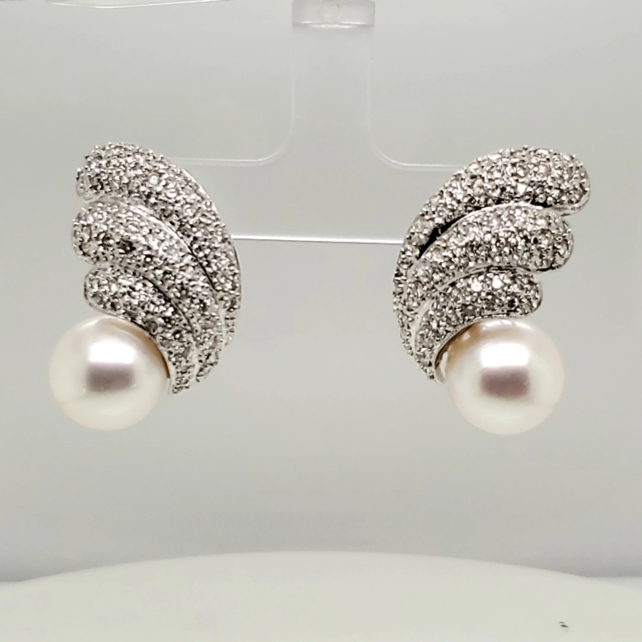 18Kt White Gold Diamond And South Seas Pearl Earrings