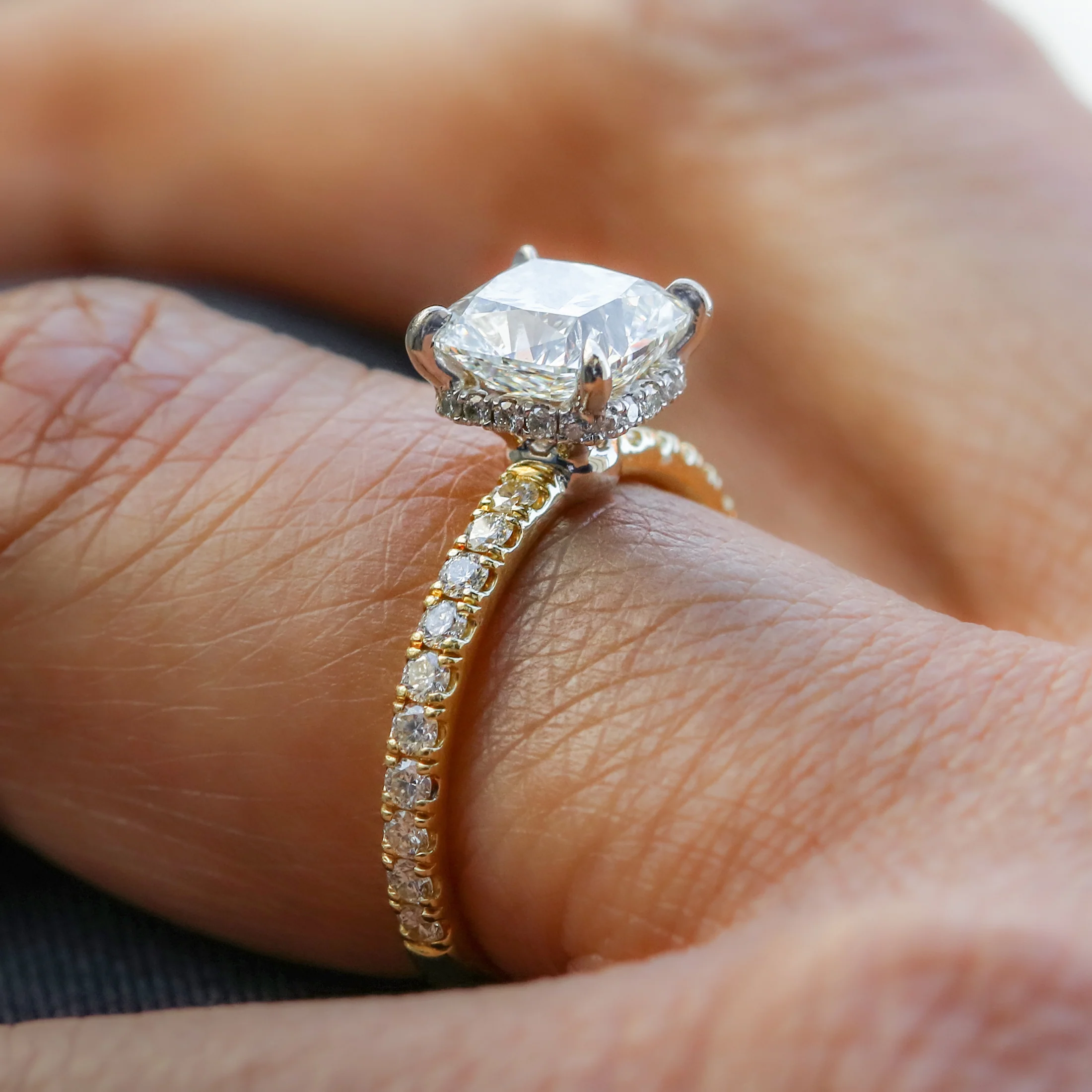 18kt Yellow Gold 1.80 Carat Cushion Cut Diamond Engagement Ring - Image 5