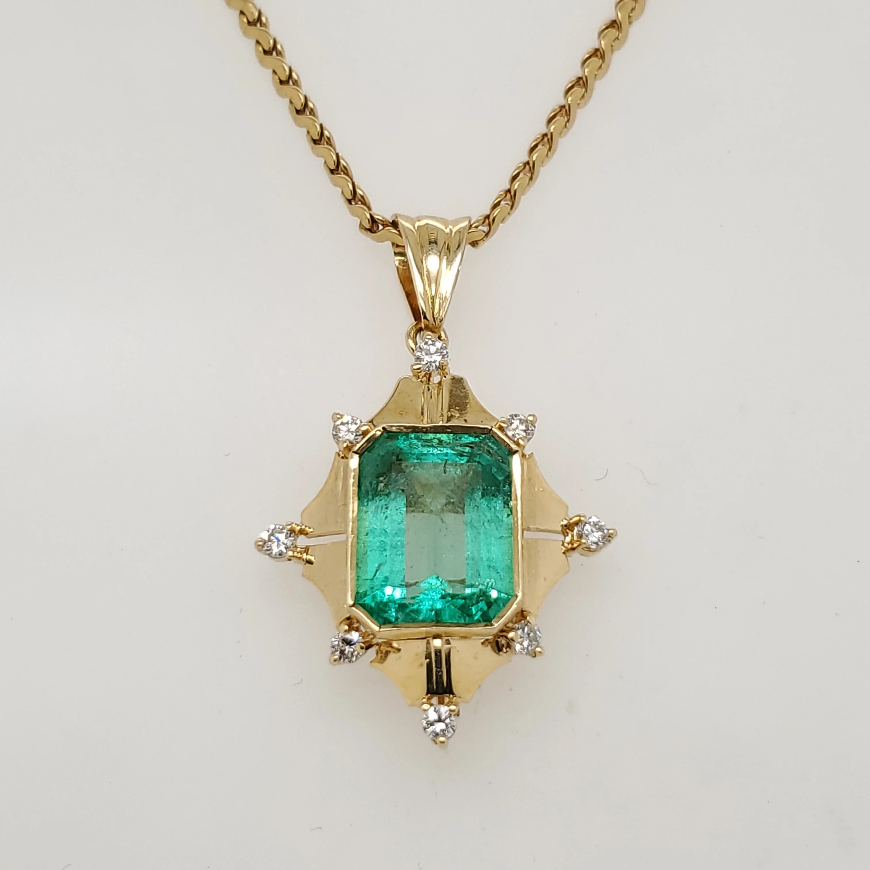 18kt Yellow Gold Colombian Emerald and Diamond Pendant Necklace