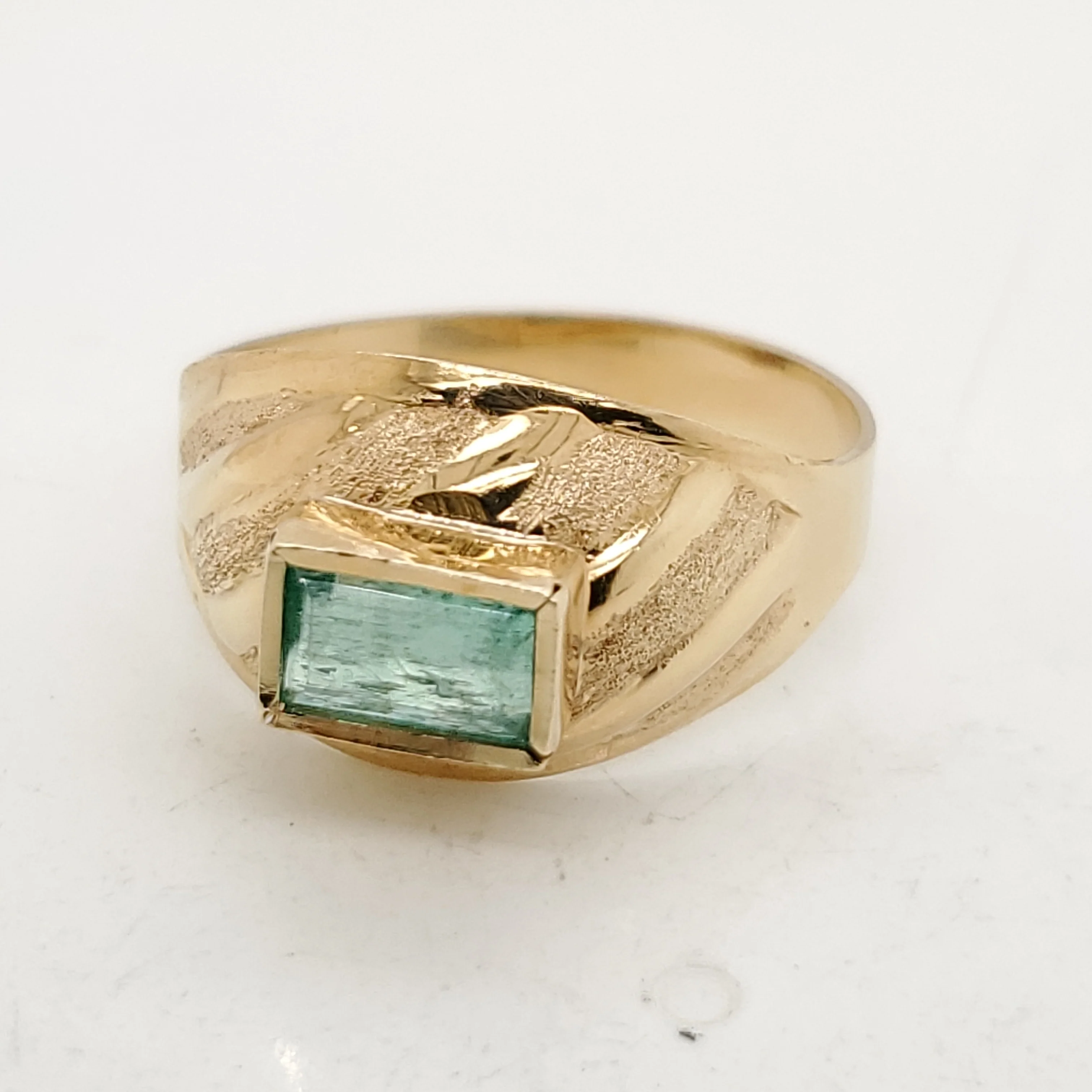 18kt Yellow Gold Emerald Cut Emerald Ring