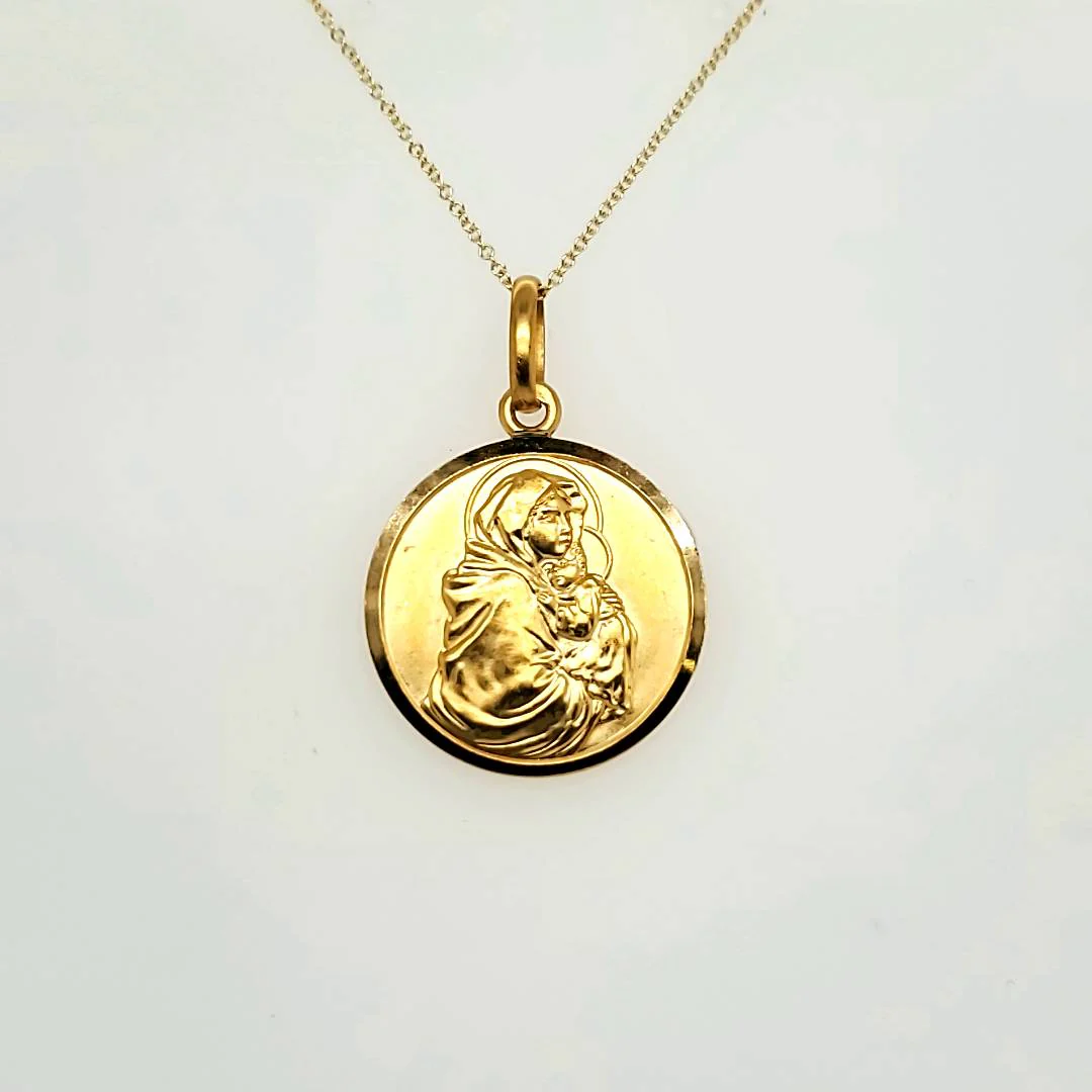 18kt Yellow Gold Madonna With Child Medal Necklace