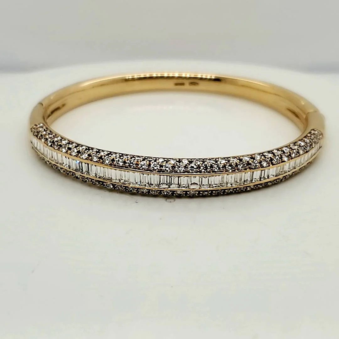 18kt Yellow Gold Round and Baguette Diamond Bangle Bracelet