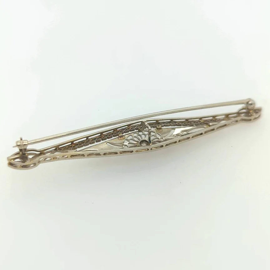 Art Deco 18kt white gold and diamond filigree bar pin - Image 2