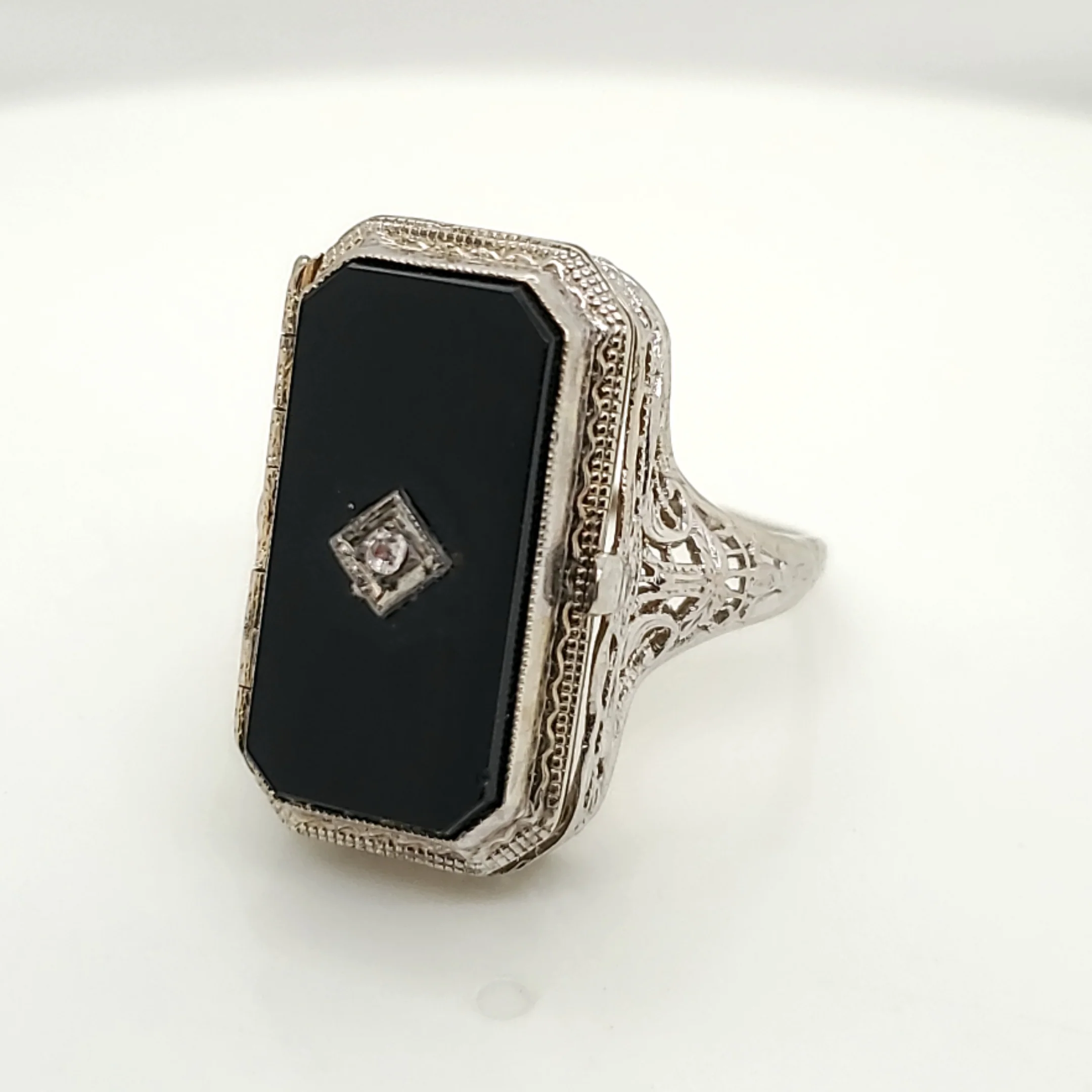 Art Deco Filigree Cameo and Black Onyx Flip Ring - Image 2