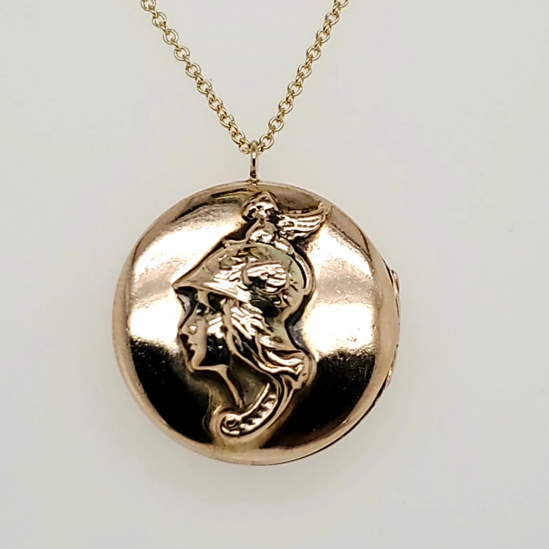 Art Nouveau 10Kt Yellow Gold Locket Necklace