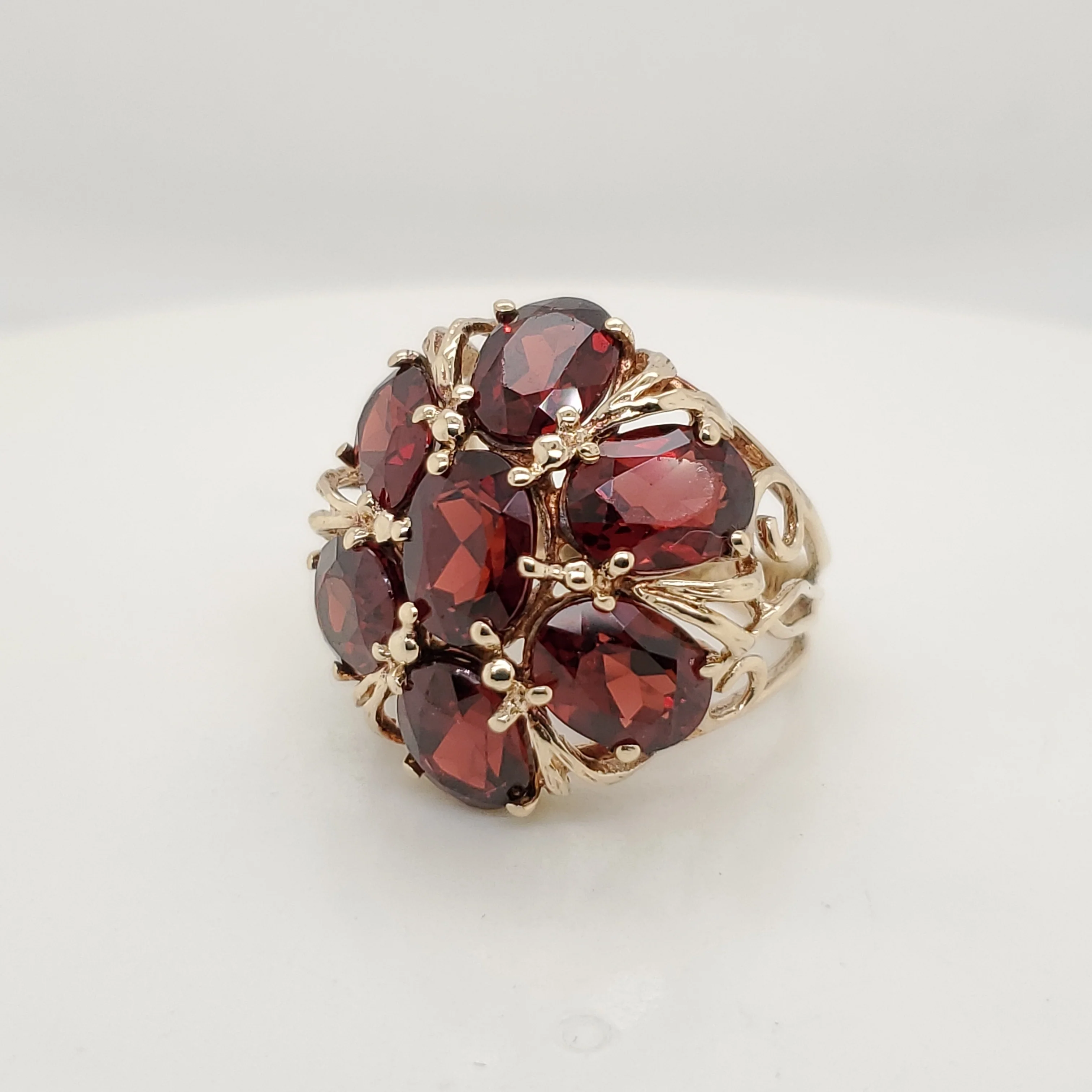 Vintage 10kt Yellow Gold and Garnet Ring
