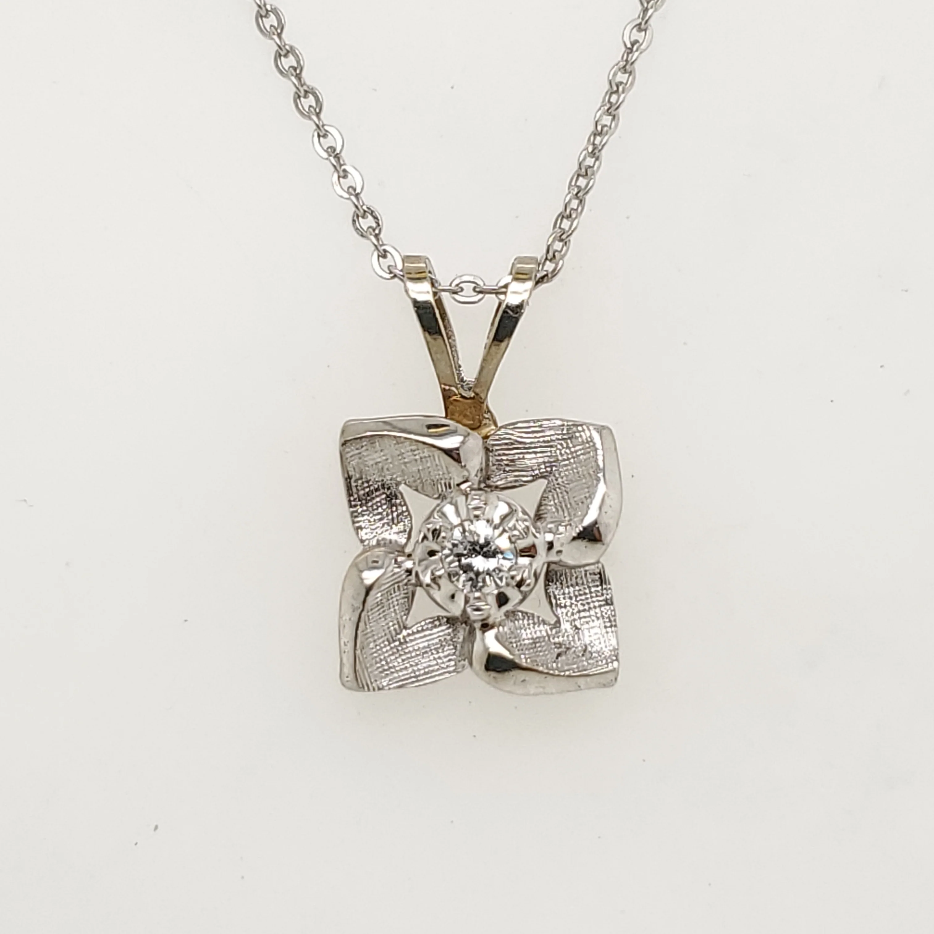 Vintage 14kt White Gold Diamond Pendant Necklace