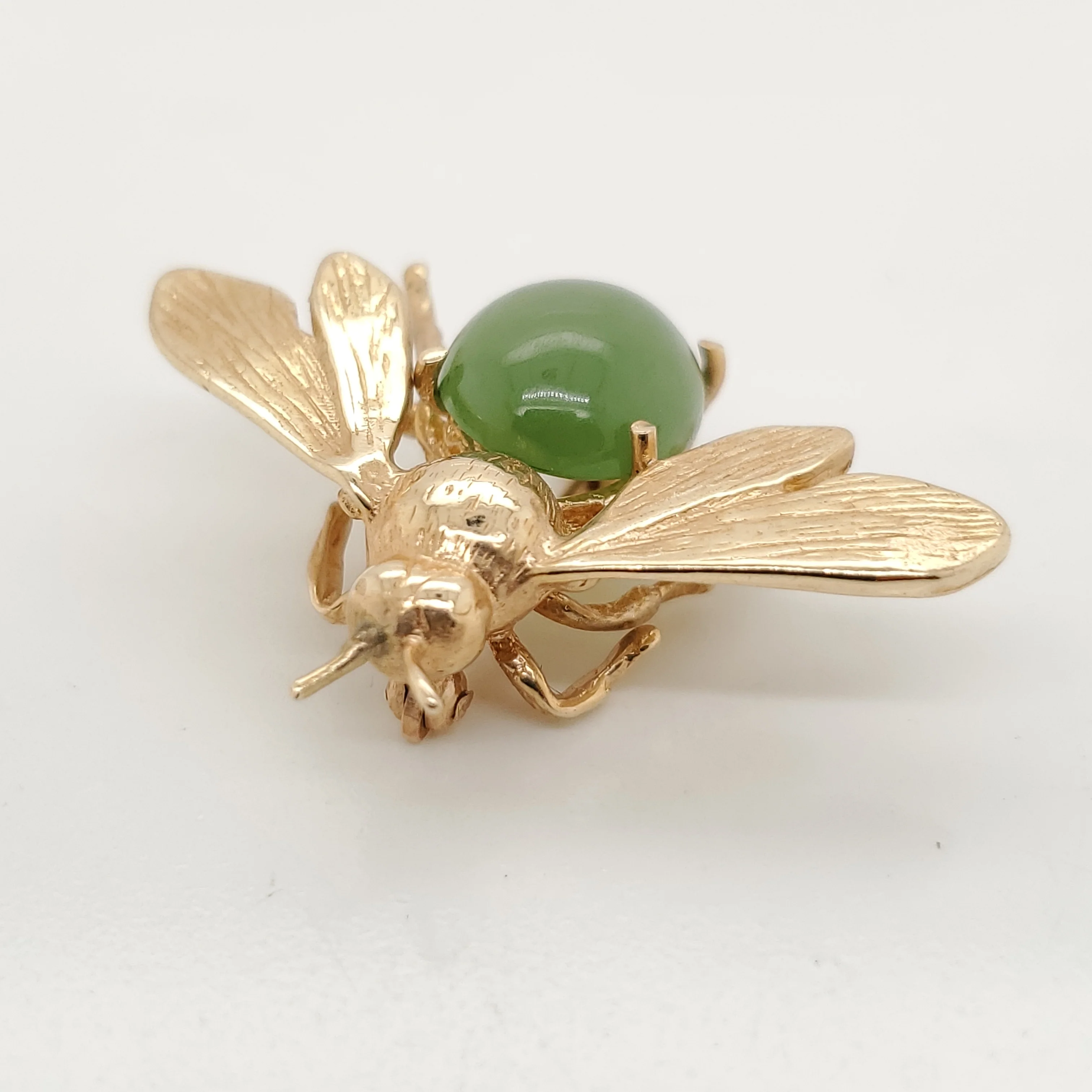 Vintage 14Kt Yellow Gold Jade Bee Brooch - Image 2