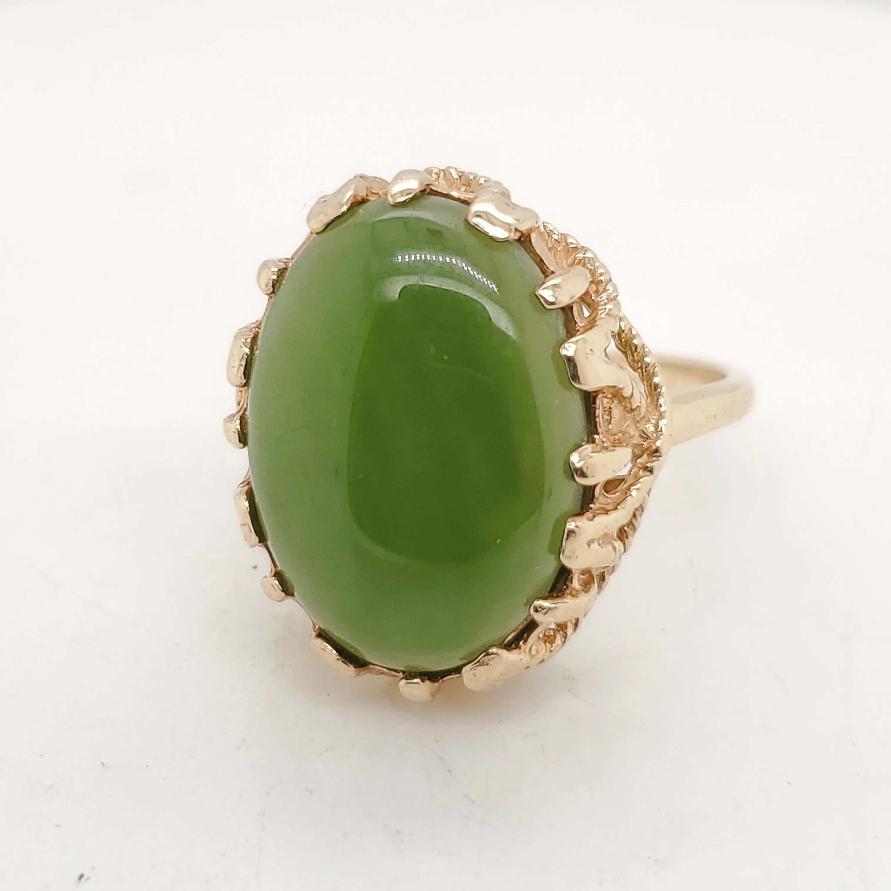 Vintage 14kt Yellow Gold Nephrite Jade Ring